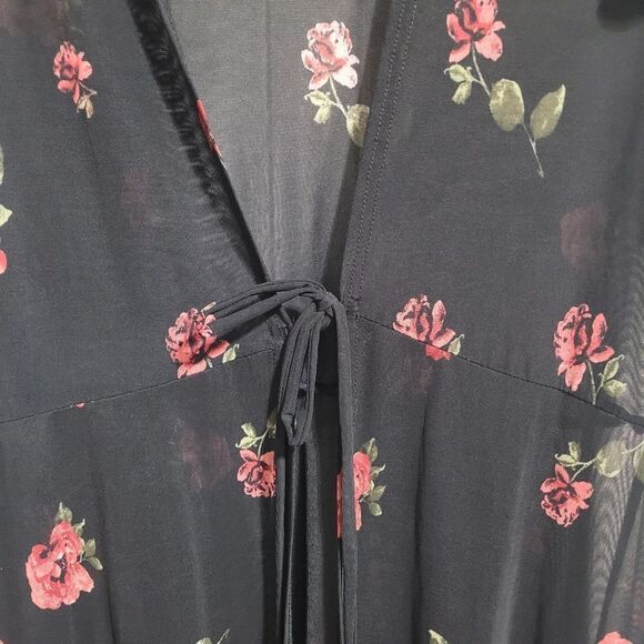 Ivy Rose rose short sleeve sheer robe - Picture 2 of 5